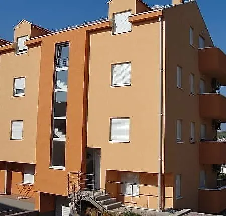 Trogir Apartment דירה